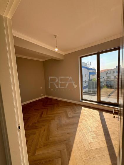 Apartament cu 3 camere decomandat în Aviației