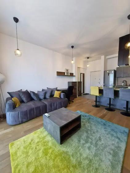 Apartament cu 2 camere semidecomandat, mobilat în Timpuri Noi