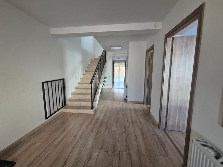 Duplex cu 5 camere cu Teren 244 Mp în Central