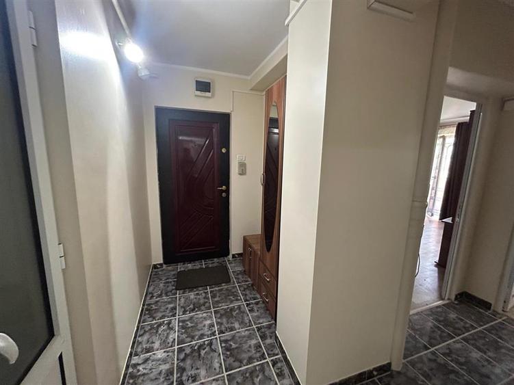 Apartament cu 3 camere decomandat, mobilat în George Enescu