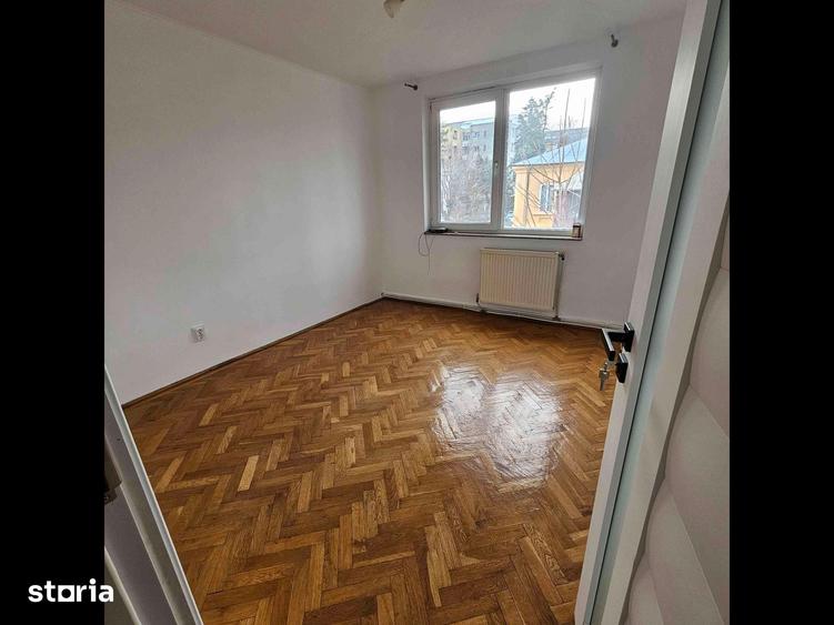 Apartament cu 4 camere decomandat în Ultracentral