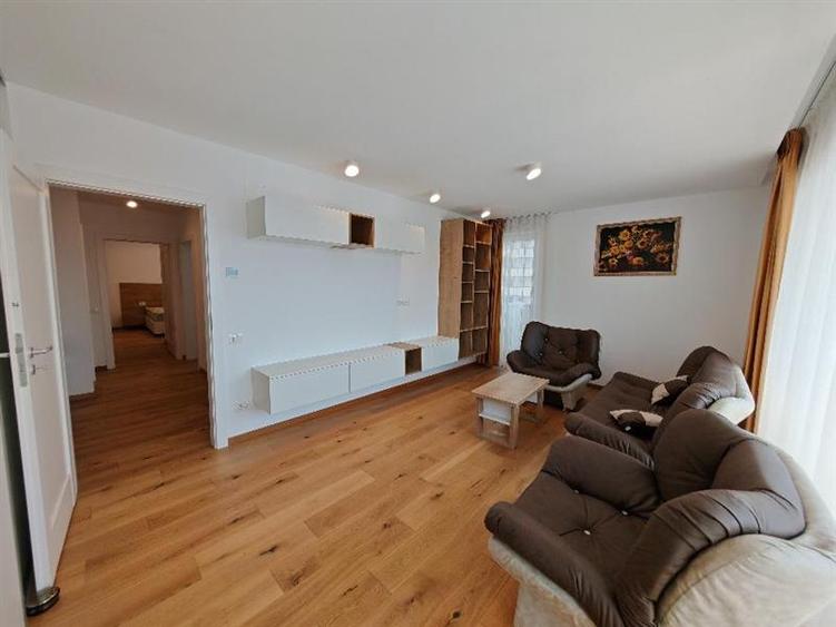 Apartament cu 3 camere decomandat, mobilat în Astra
