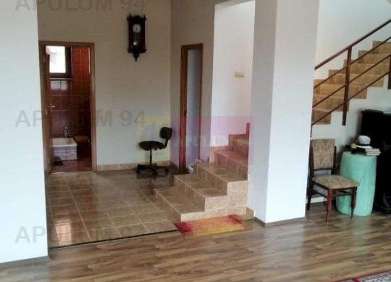 Casă individuală cu 12 camere decomandat cu Canalizare în Ghencea