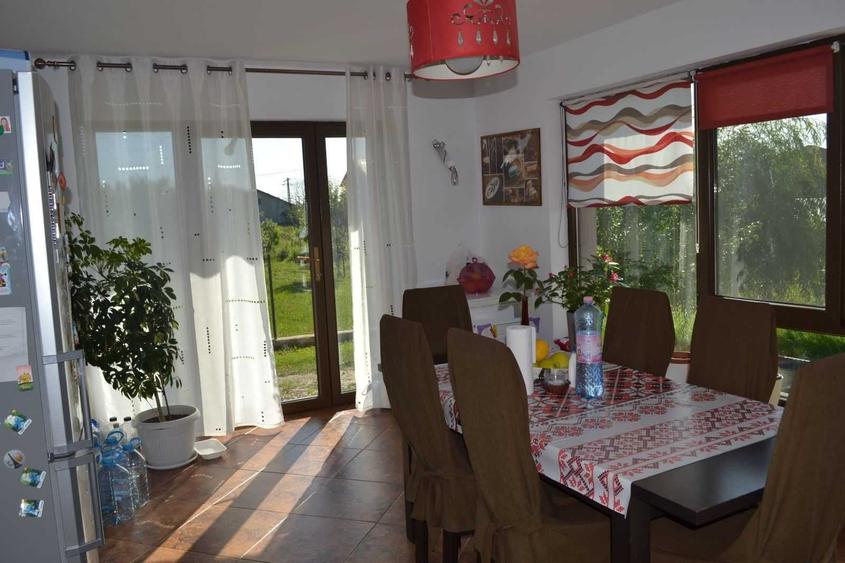 Casă cu 4 camere în Ulmi