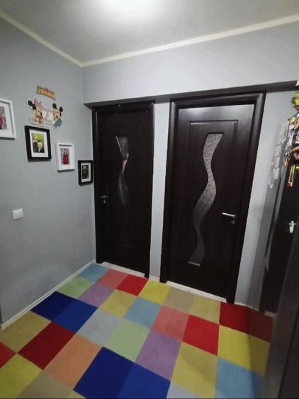 Apartament cu 3 camere decomandat în Florești