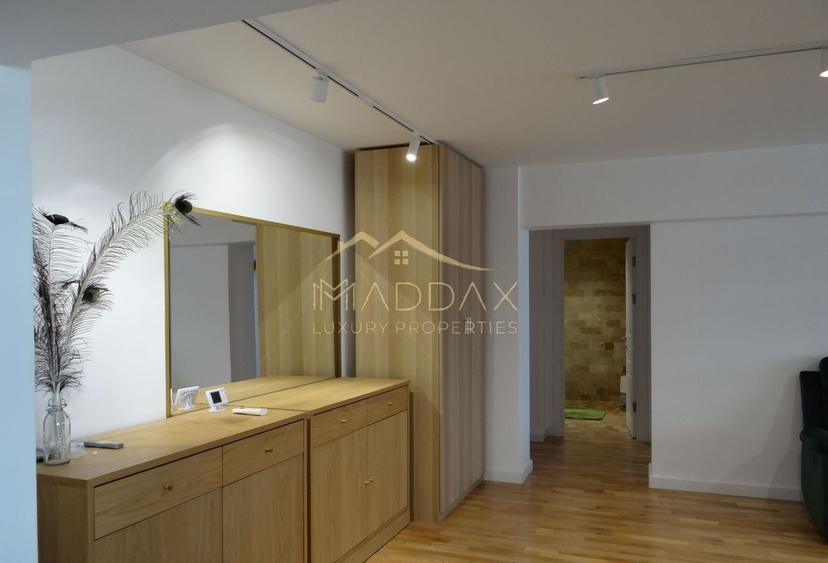Apartament cu 3 camere, mobilat în Decebal