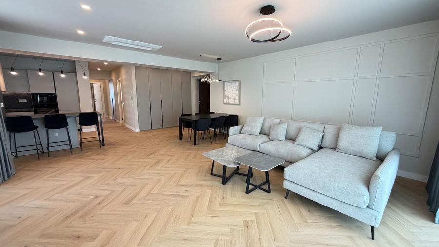 Apartament cu 4 camere în Pipera