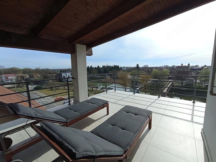 Apartament cu 3 camere decomandat, mobilat în Crișan