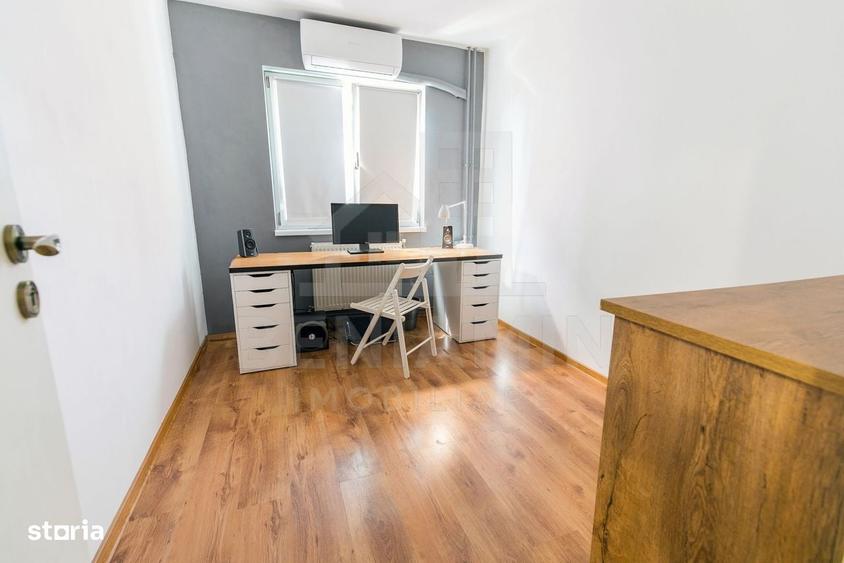 Apartament cu 3 camere în Craiovița Nouă
