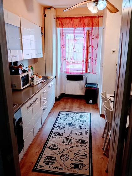 Apartament cu 3 camere decomandat în Între Lacuri