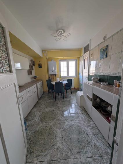 Apartament cu 4 camere decomandat în Doamna Ghica