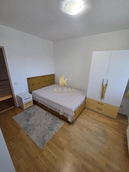 Apartament cu 3 camere, mobilat în Tei