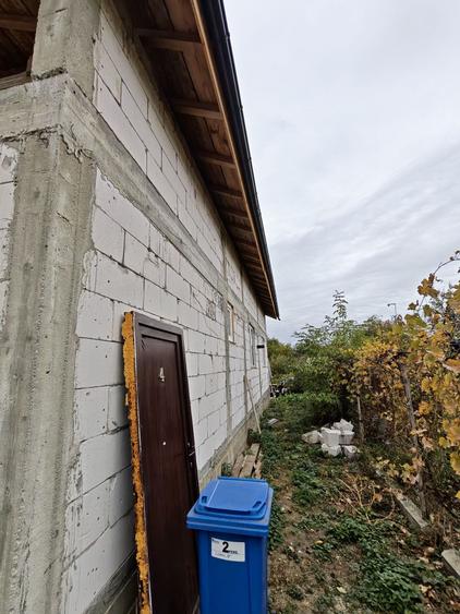 Casă cu 3 camere în Novaci