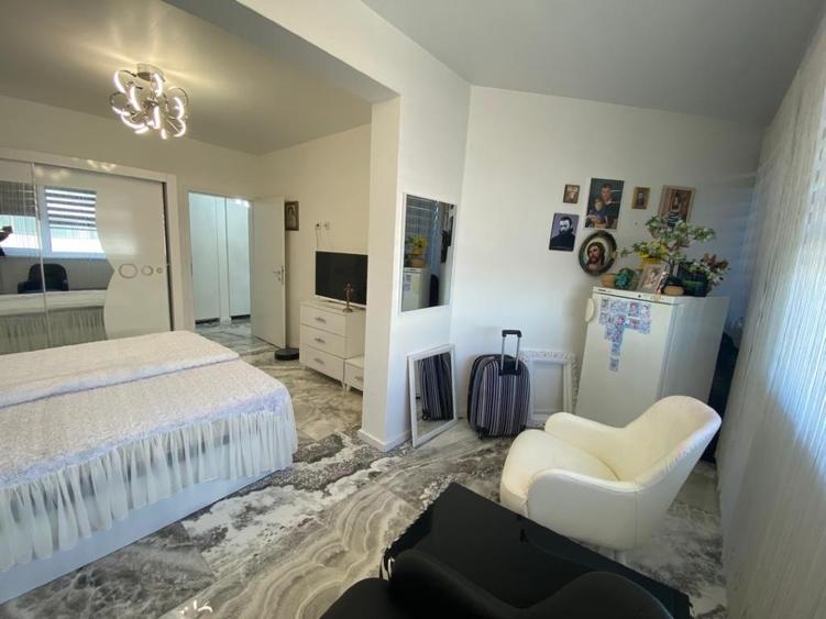 Apartament cu 3 camere decomandat, mobilat în Florești