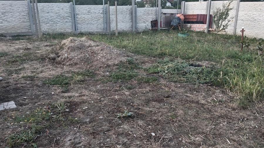 Teren de 300 mp, în Smeura