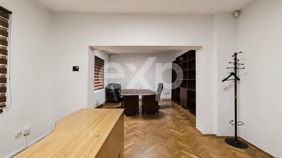 Apartament cu 3 camere decomandat în Tractorul