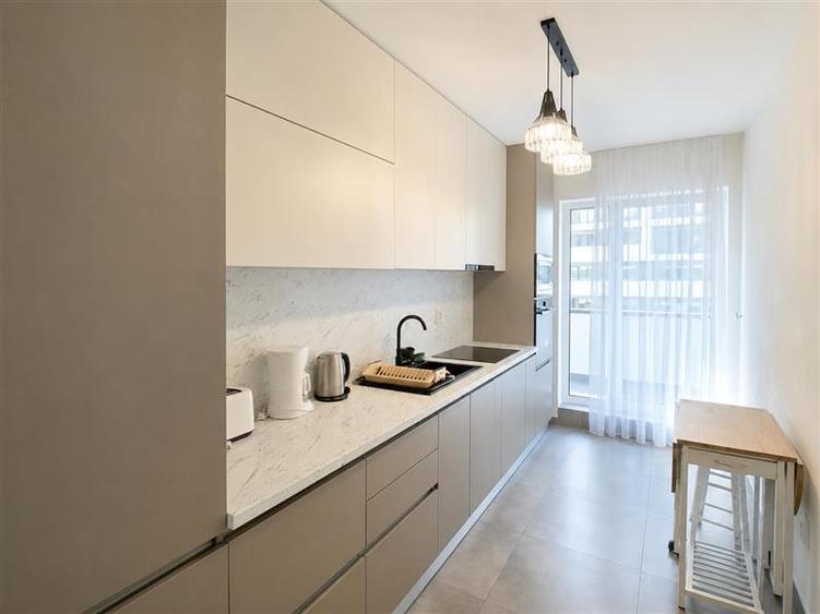 Apartament cu 2 camere decomandat, mobilat în Tractorul