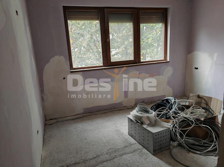 Apartament cu 4 camere decomandat în Vest