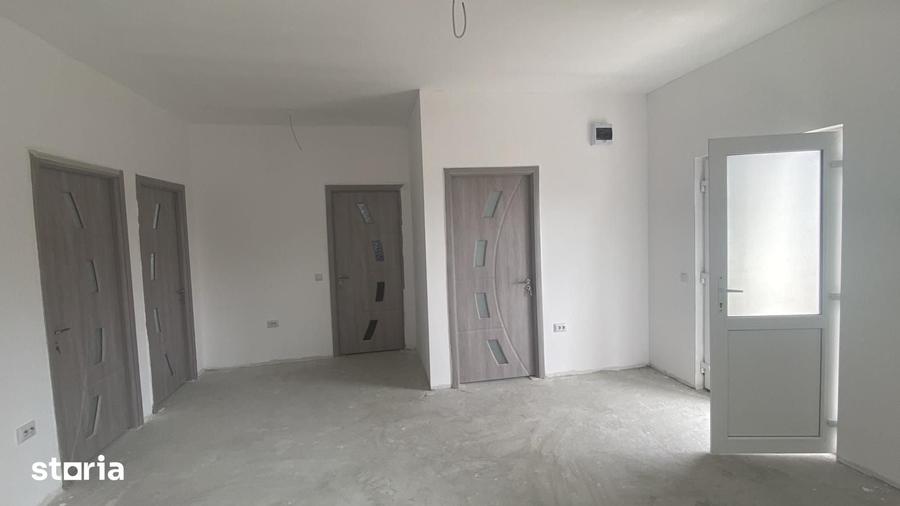 Casă cu 4 camere cu Teren 275 Mp în Lumina