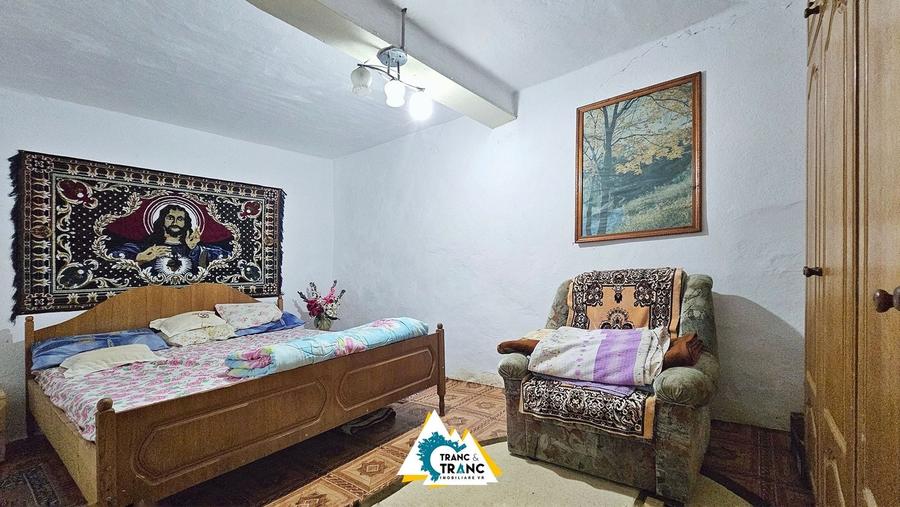 Casă cu 2 camere cu Teren 3890 Mp în Iratoșu