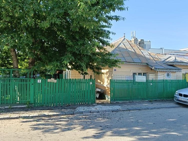 Casă cu 4 camere în Șerbănești
