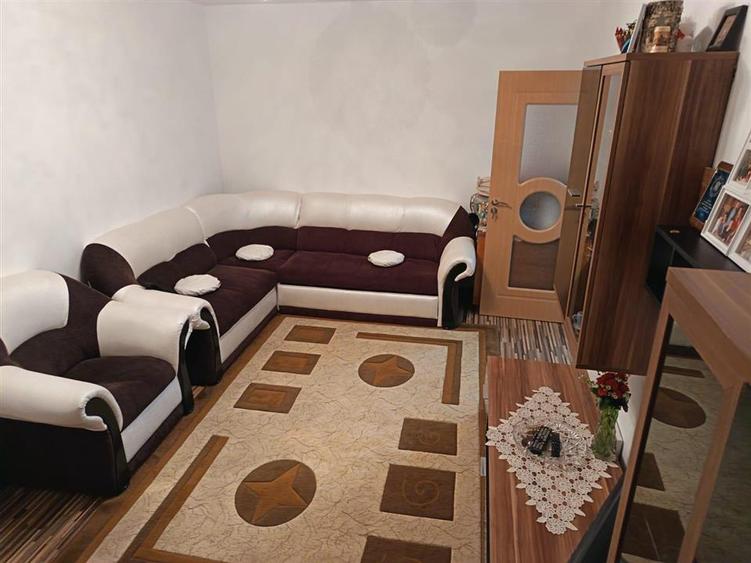 Apartament cu 4 camere decomandat în Viziru 3