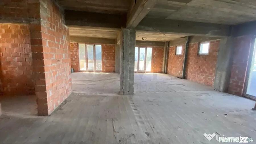 Casă cu 7 camere cu Teren 1408 Mp în Lacul Morii
