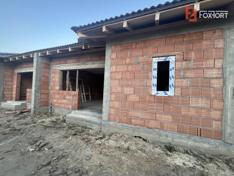 Duplex cu 4 camere cu Canalizare în Moșnița Nouă