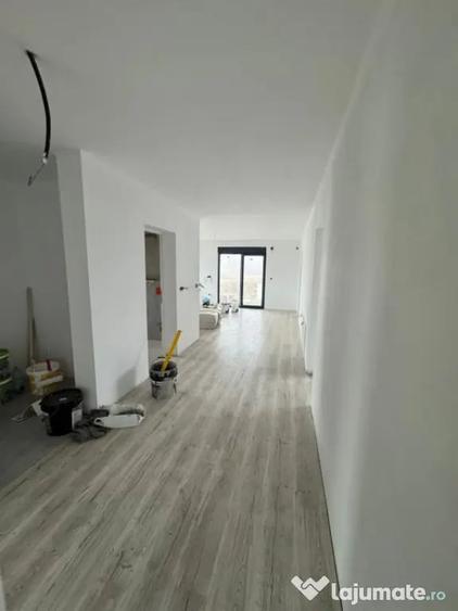 Casă cu 4 camere cu Teren 650 Mp în Satu Nou de Jos