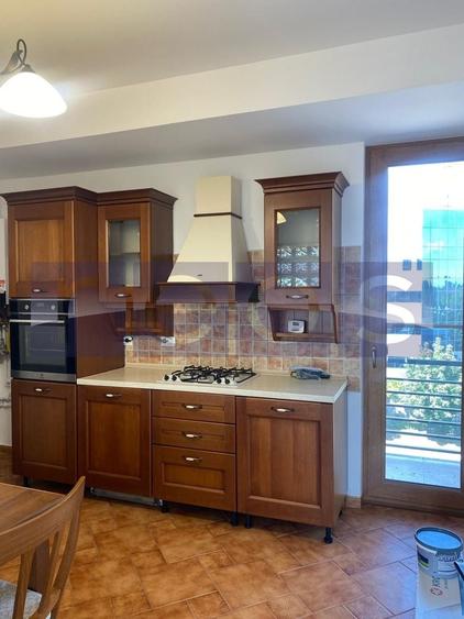 Apartament cu 3 camere decomandat, mobilat în Băneasa