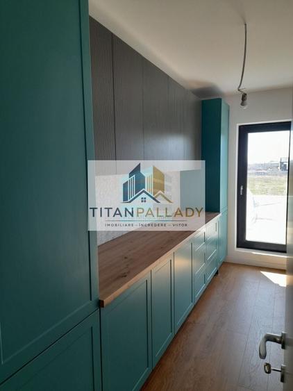 Apartament cu 4 camere decomandat în Titan
