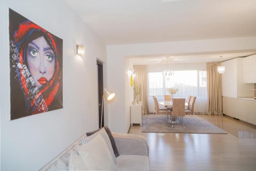 Apartament cu 3 camere decomandat, mobilat în Străulești