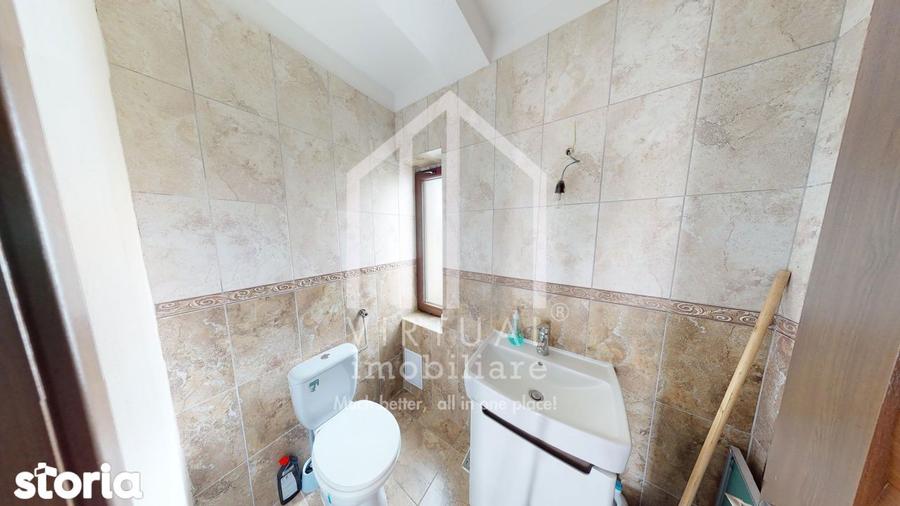 Casă cu 5 camere cu Teren 372 Mp în Roșia
