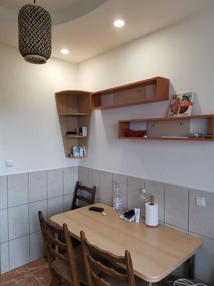 Apartament cu 3 camere decomandat, mobilat în Central