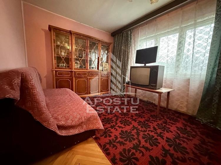 Apartament cu 2 camere semidecomandat, mobilat în Girocului