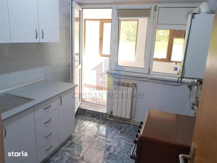 Apartament cu 3 camere semidecomandat în Gării