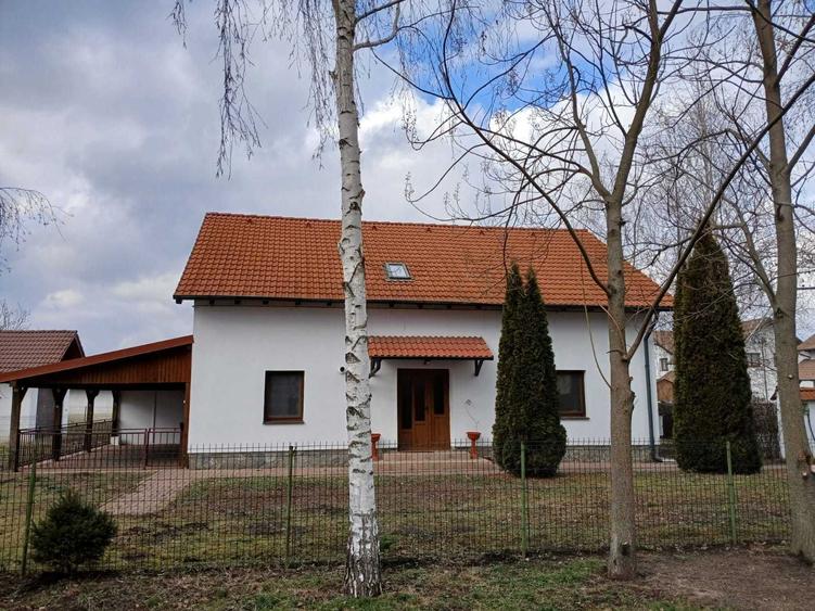 Casă cu 4 camere în Central