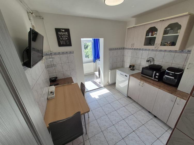 Apartament cu 3 camere decomandat în Central