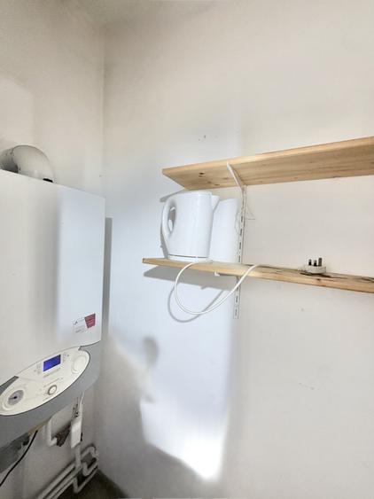 Apartament cu 3 camere semidecomandat, mobilat în Dâmbovița