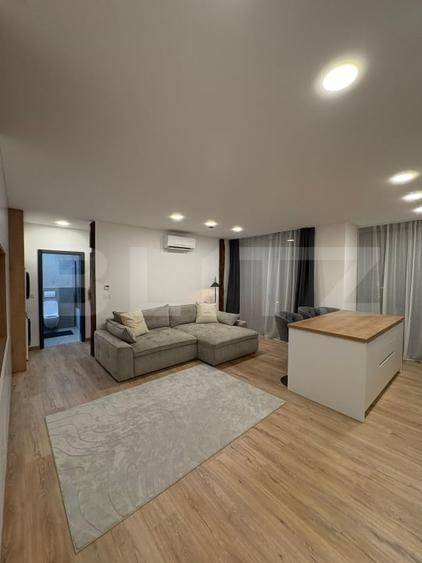 Apartament cu 2 camere semidecomandat, mobilat în Central