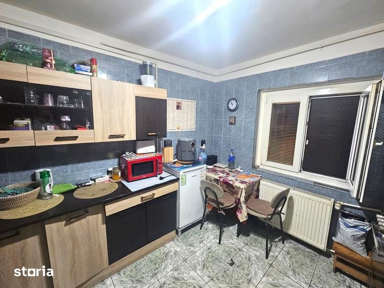 Apartament cu 3 camere decomandat în Aviației