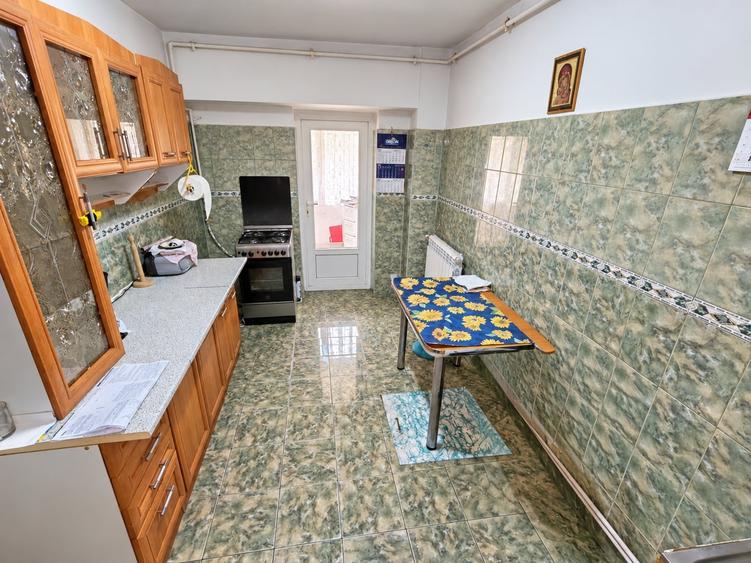 Apartament cu 3 camere decomandat, mobilat în Tomis III