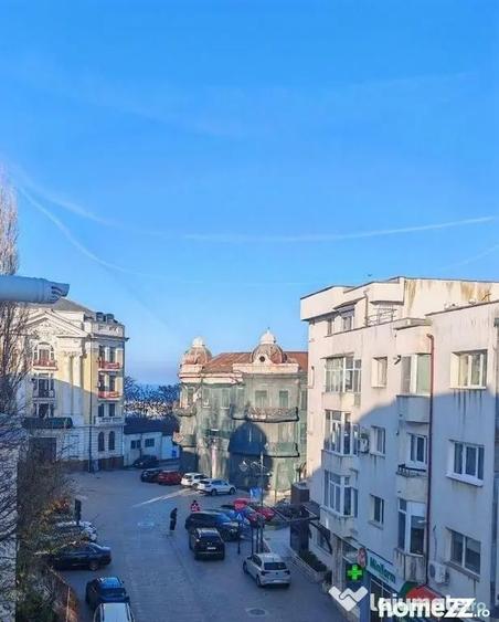 Apartament cu 3 camere decomandat în Peninsula