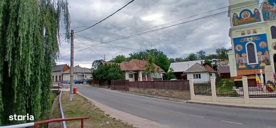 Casă cu 4 camere în Mănăstireni