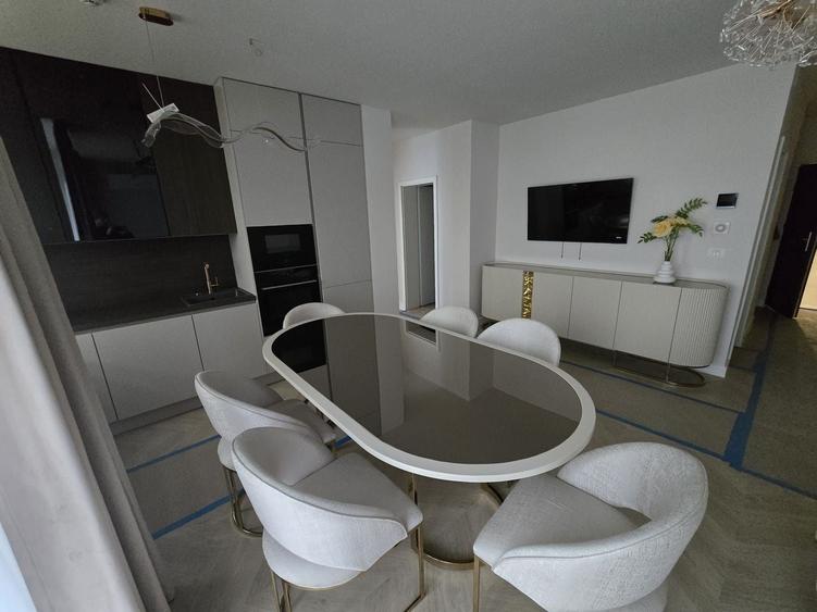 Apartament cu 3 camere decomandat în Aradului