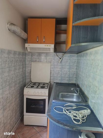 Apartament cu 2 camere decomandat în Sărari
