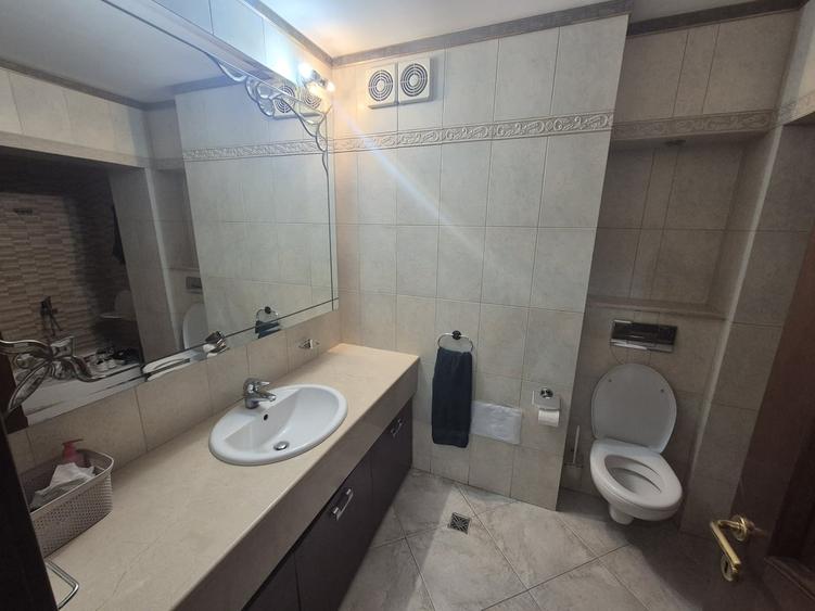 Apartament cu 4 camere decomandat în Decebal