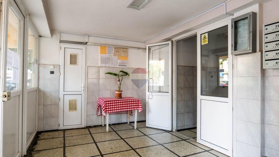 Apartament cu 3 camere semidecomandat, mobilat în Ferdinand