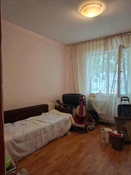 Apartament cu 3 camere decomandat în Dristor