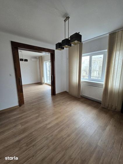 Apartament cu 4 camere în Victoriei